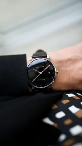 Montre Henryarcher Watches pour homme en couleur argent avec bracelet en cuir Sekvens - Dunkel 40MM Automatic
