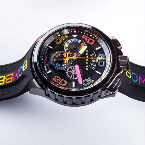 Černé pánské hodinky Bomberg s gumovým páskem CHROMA 45MM