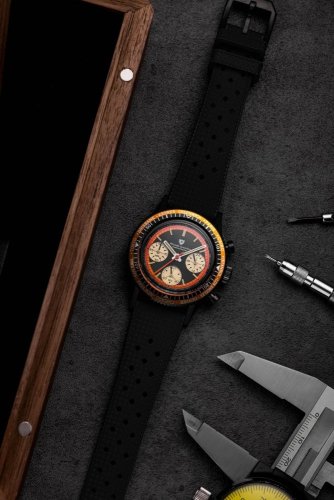 Orologio da uomo Nivada Grenchen nero con cinturino in gomma Chronoking Mecaquartz Steel Black 87041Q10 38MM