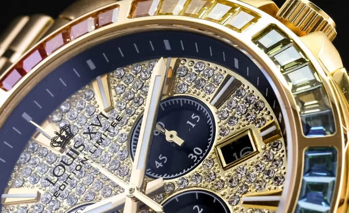 Zlaté pánske hodinky Louis XVI s oceľovým pásikom Majesté Iced Out Rainbow - Gold 43MM