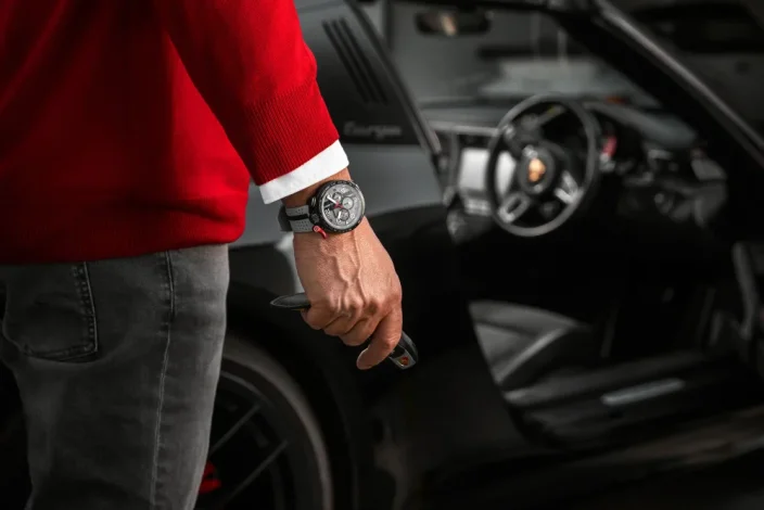 Czarny męski zegarek Bomberg Watches z gumowym paskiem Racing HOCKENHEIM 45MM