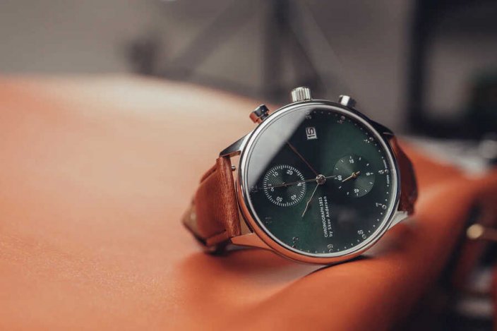 Stříbrné pánské hodinky About Vintage s páskem z pravé kůže Chronograph Green Sunray  1815 41MM