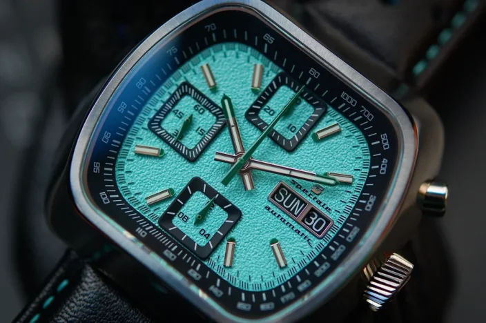 Zilverkleurig herenhorloge van Straton Watches met leren band Speciale Blue Sand Paper 42MM