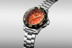 Zilverkleurig herenhorloge van Delma Watches met stalen riem band Blue Shark IV Silver / Orange 47MM Automatic