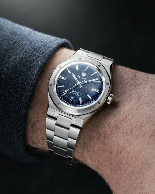 Męski srebrny zegarek Nivada Grenchen ze stalowym paskiem F77 TITANIUM DARK BLUE AVENTURINE 68018A77 37MM Automatic