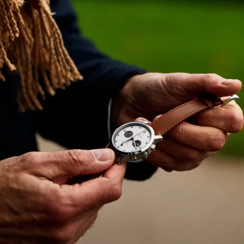 Męski srebrny zegarek Henryarcher Watches ze skórzanym paskiem Kvantum - Vektor Windsor Tan 41MM