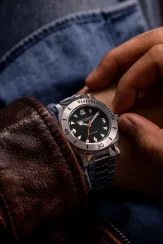 Męski srebrny zegarek Nivada Grenchen ze stalowym paskiem Pacman Depthmaster 14102A04 39MM Automatic