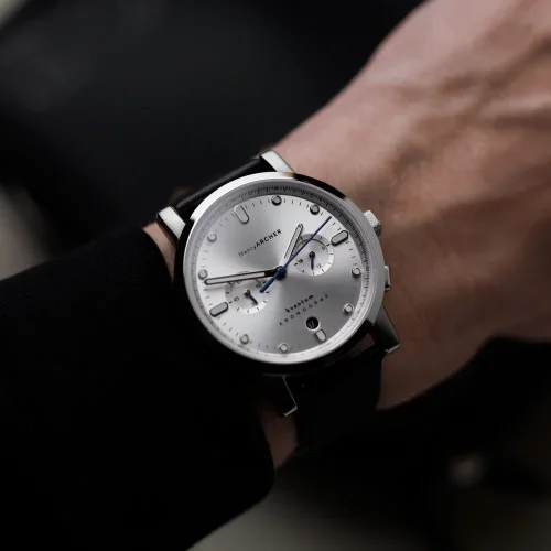 Zilverkleurig herenhorloge van Henryarcher Watches met leren band Kvantum - Matriks Nero 41MM