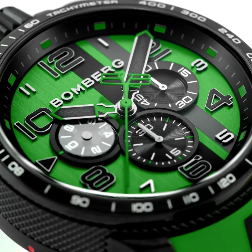 Schwarze Herrenuhr Bomberg Watches mit Gummiband RACING 4.4 Green 45MM