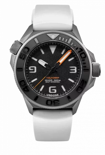 Zilverkleurig herenhorloge van Undone Watches met een rubberen band Aquadeep - Signal White 43MM Automatic