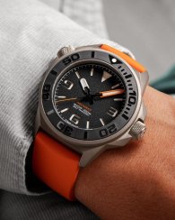 Strieborné pánske hodinky Undone Watches s gumovým pásikom Aquadeep - Signal Orange 43MM Automatic