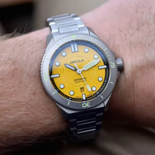 Herrenuhr aus Silber Circula Watches mit Stahlband DiveSport Titan - Madame Jeanette / Hardened Titanium 42MM Automatic