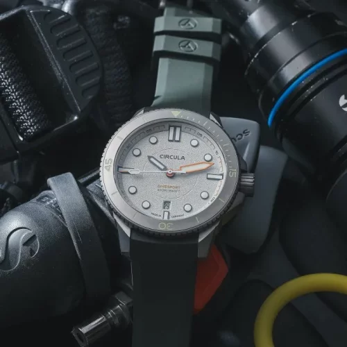 Herrenuhr aus Silber Circula Watches mit Gummiband DiveSport Titan - Grey / Hardened Titanium 42MM Automatic