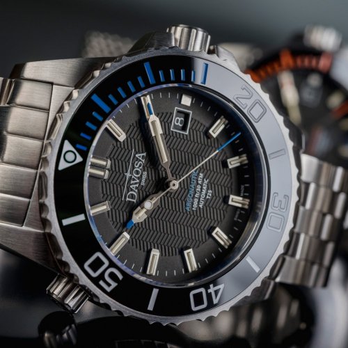 Męski srebrny zegarek Davosa ze stalowym paskiem Argonautic Lumis Mesh - Silver/Blue 43MM Automatic