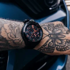 Czarny męski zegarek Bomberg Watches z gumowym paskiem Racing KYALAMI 45MM