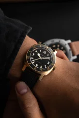Zlaté pánske hodinky Nivada Grenchen s gumovým pásikom Pacman Depthmaster Bronze 14123A01 Black Rubber Tropic 39MM Automatic