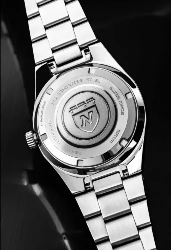 Zilverkleurig herenhorloge van Nivada Grenchen met stalen riem F77 Blue No Date 68001A77 37MM Automatic