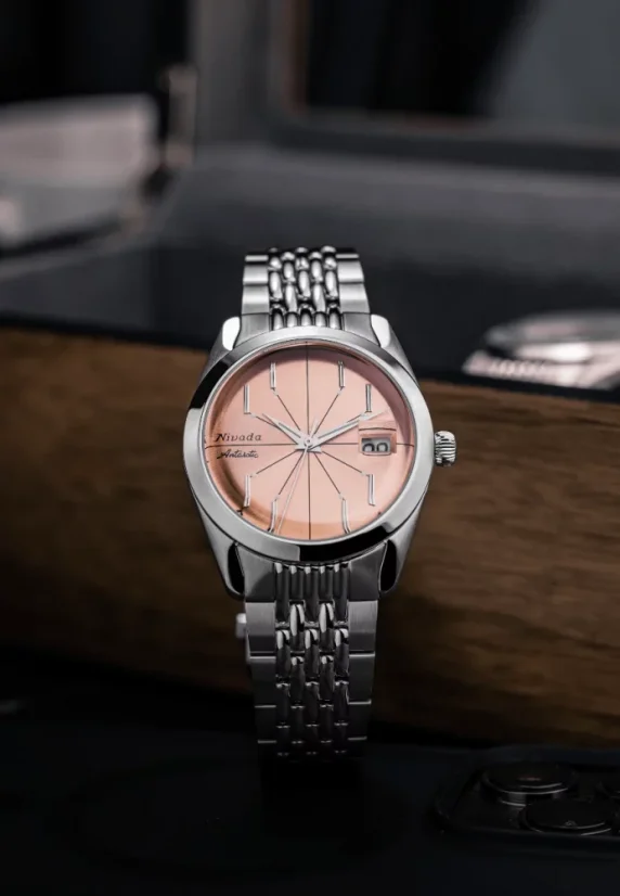 Herrenuhr aus Silber Nivada Grenchen mit Stahlband Antarctic Spider Salmon Date 32042A04 38MM Automatic