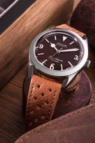 Strieborné pánske hodinky Nivada Grenchen s koženým opaskom Super Antarctic 32040A23 3.6.9 Brown No Vintage Effect 38MM Automatic
