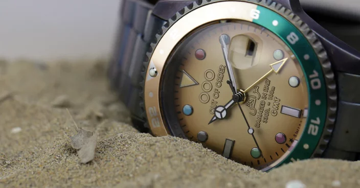 Zilverkleurig herenhorloge van Out Of Order Watches met stalen riem band GMT Marrakesh 44MM
