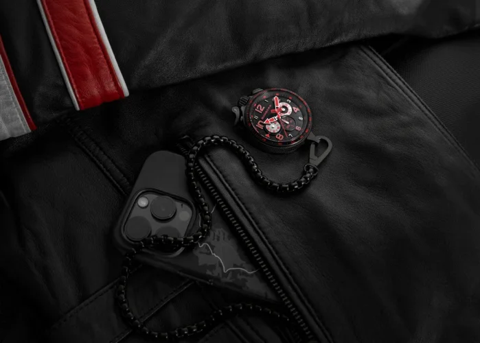 Čierne pánske hodinky Bomberg Watches s gumovým pásikom Racing KYALAMI 45MM