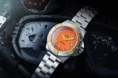 Zilverkleurig herenhorloge van Delma Watches met stalen riem band Blue Shark IV Silver Orange 47MM Automatic