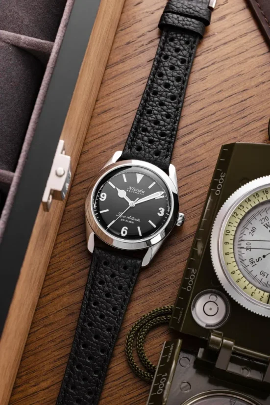 Stříbrné pánské hodinky Nivada Grenchen s koženým páskem Super Antarctic 3.6.9 Black No Vintage Effect 32039A14 38MM Automatic
