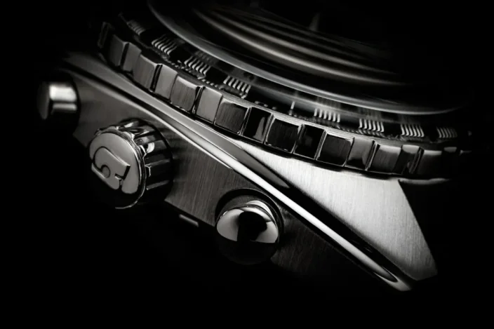 Schwarze Herrenuhr Straton Watches mit Ledergürtel Syncro 44MM