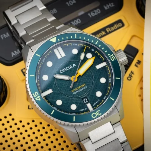 Herrenuhr aus Silber Circula Watches mit Stahlband DiveSport Titan - Petrol / Hardened Titanium 42MM Automatic