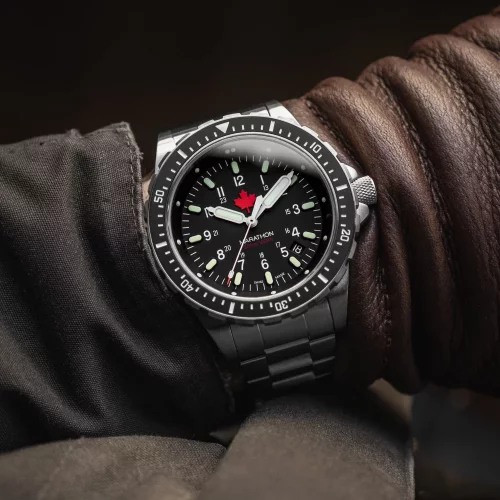 Relógio Marathon Watches prata para homens com pulseira de borracha Red Maple Jumbo Diver's Quartz 46MM