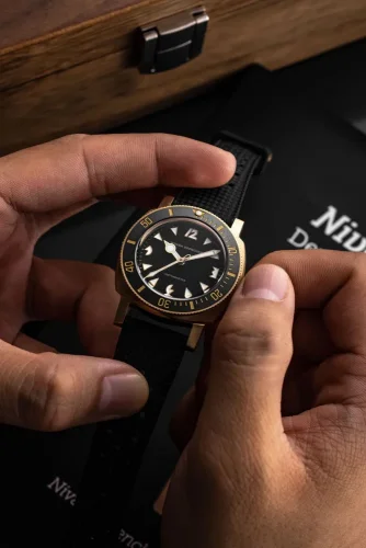 Zlaté pánske hodinky Nivada Grenchen s koženým opaskom Pacman Depthmaster Bronze 14123A10 Black Racing Leather 39MM Automatic