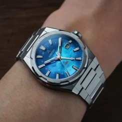 Zilveren herenhorloge van Aisiondesign Watches met stalen riem HANG GMT - Blue MOP 41MM Automatic