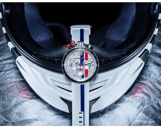 Srebrny zegarek męski Bomberg Watches z gumowym paskiem Racing 3.8 White / Blue 45MM