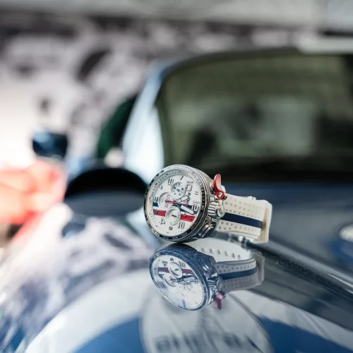 Zilveren herenhorloge van Bomberg Watches met een rubberen band Racing 3.8 White / Blue 45MM