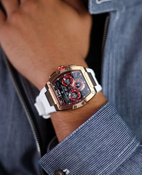 Comment la montre se remonte-t-elle ?