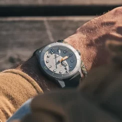 Zilverkleurig herenhorloge van Circula Watches met een rubberen band DiveSport Titan - Grey / Black DLC Titanium 42MM Automatic