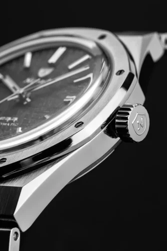 Męski srebrny zegarek Nivada Grenchen ze stalowym paskiem F77 TITANIUM MÉTÉORITE 68008A77 37MM Automatic