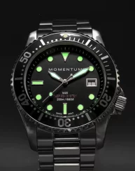 Relógio Momentum Watches prata para homens com pulseira de borracha M20 DSS Diver Black 42MM