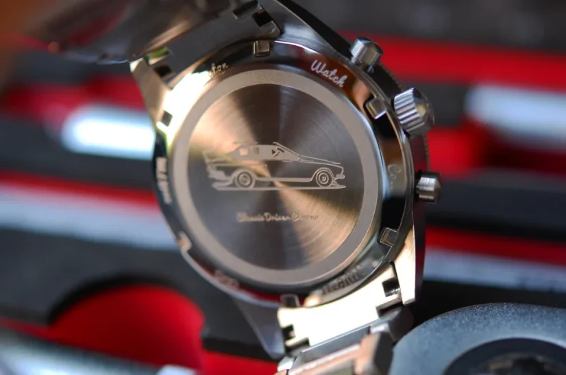 Herrenuhr aus Silber Straton Watches mit Stahlband Classic Driver Racing 40MM