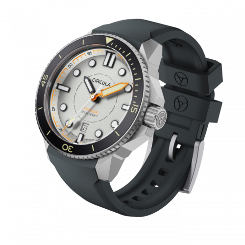 Zilverkleurig herenhorloge van Circula Watches met een rubberen band DiveSport Titan - Grey / Black DLC Titanium 42MM Automatic