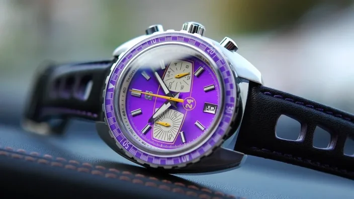 Silberne Herrenuhr Straton Watches mit Ledergürtel Syncro Purple 44MM
