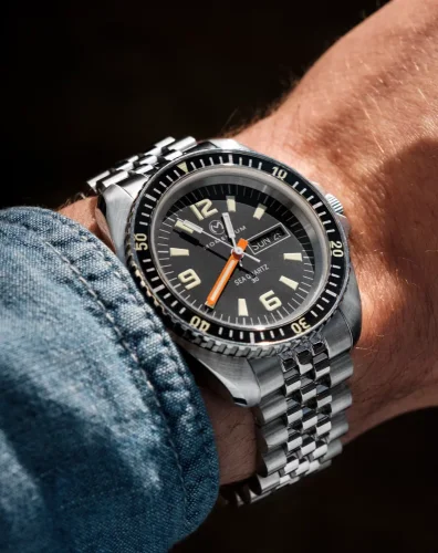 Zilverkleurig herenhorloge van Momentum Watches met stalen riem band Sea Quartz 30 Black 42MM