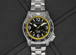 Relógio Momentum Watches prata para homens com pulseira de aço Torpedo Blast Eclipse Solar Yellow 44MM