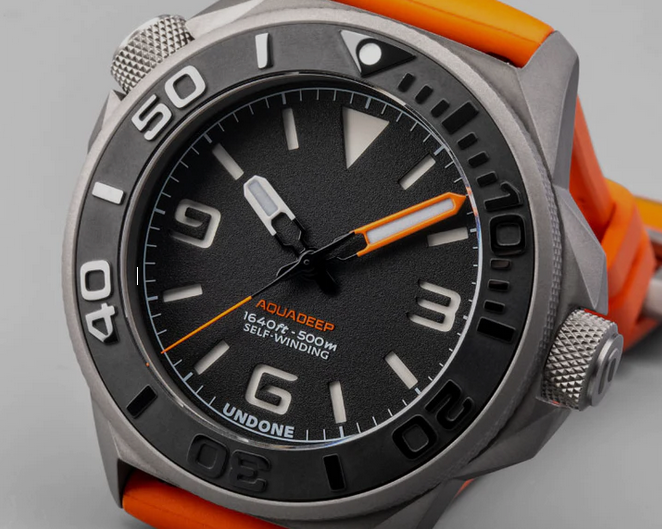 Herrenuhr aus Silber Undone Watches mit Gummiband Aquadeep - Signal Orange 43MM Automatic