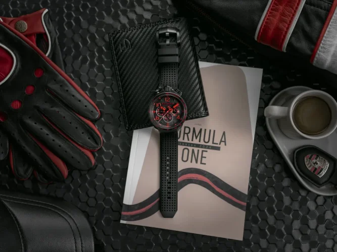 Reloj Bomberg Watches negro con banda de goma Racing KYALAMI 45MM
