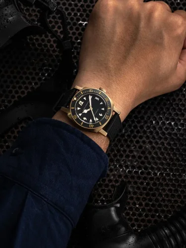 Zlaté pánske hodinky Nivada Grenchen s koženým opaskom Pacman Depthmaster Bronze 14123A16 Brown Leather 39MM Automatic