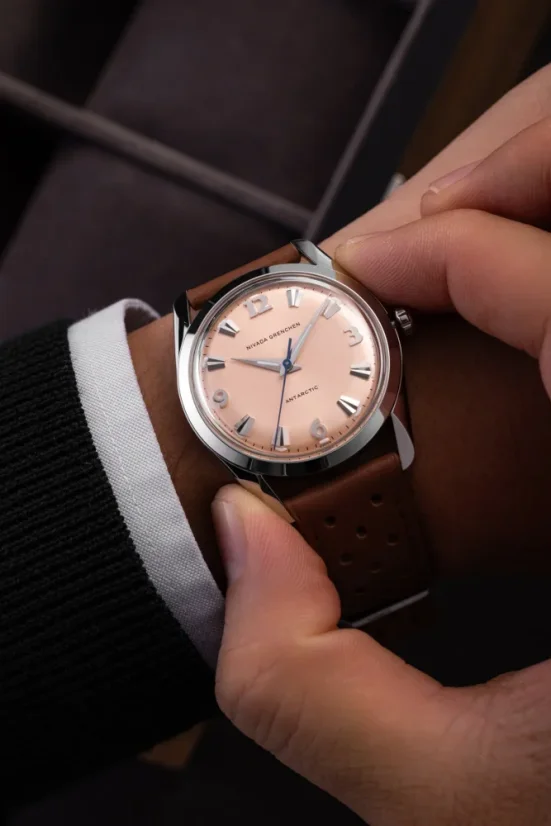 Stříbrné pánské hodinky Nivada Grenchen s koženým páskem Antarctic 35018M16 35MM Automatic